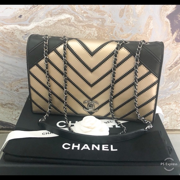 RUNWAY Chanel CC Chevron Couture Two-Tone Flap Bag - Picture 5 of 8